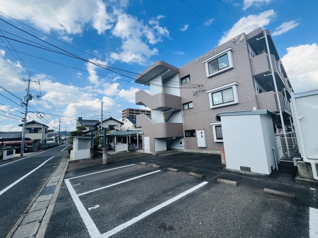 メモワールアイの駐車場