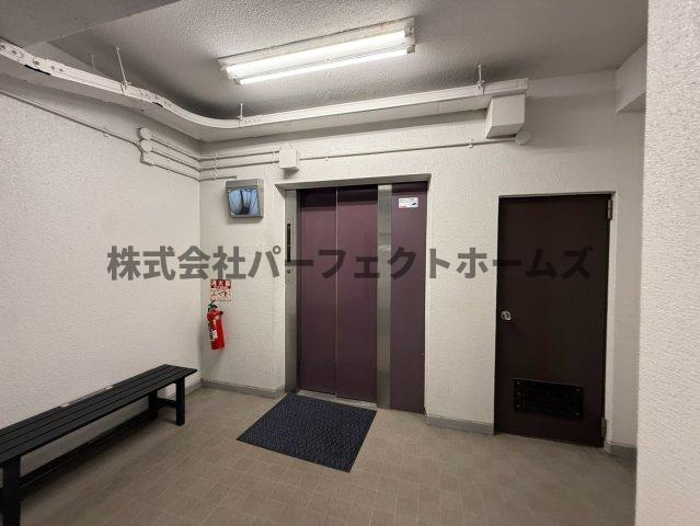 メゾン寝屋川のロビー|ゆとりのあるロビーです