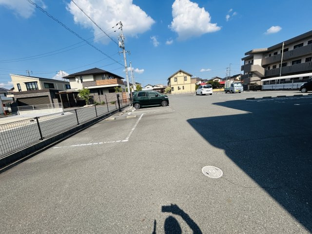 メゾンエトワールの駐車場
