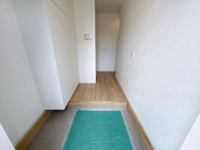 流山市江戸川台西４丁目新築戸建（江戸川台西12期）の玄関