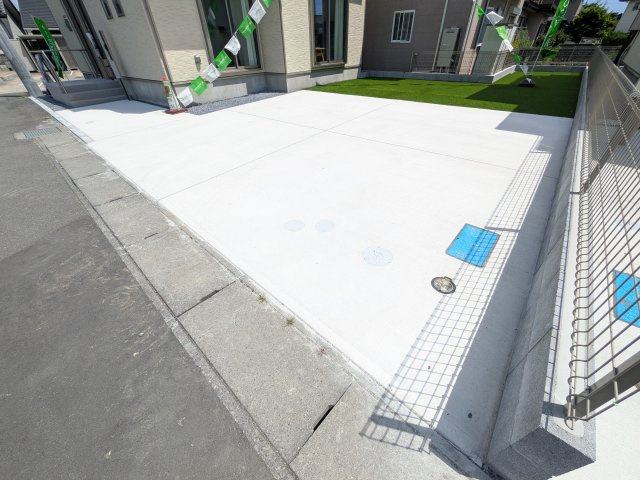 水戸市西原1丁目3636番　新築戸建て　A号棟の駐車場|駐車は4台可能です♪
