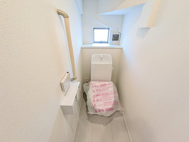 水戸市西原1丁目3636番　新築戸建て　A号棟のトイレ|高い節水性能で、水道代を大幅にカット。環境とお財布に優しく、家計をしっかりサポートします。