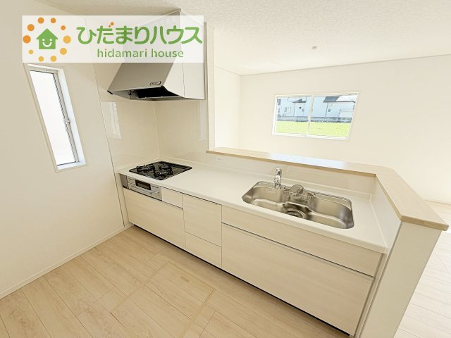 【キッチン】 | 土浦市中村南第11　新築戸建　3号棟 | 3口コンロと収納豊富なキッチンで、ママの毎日のお料理もはかどります☆