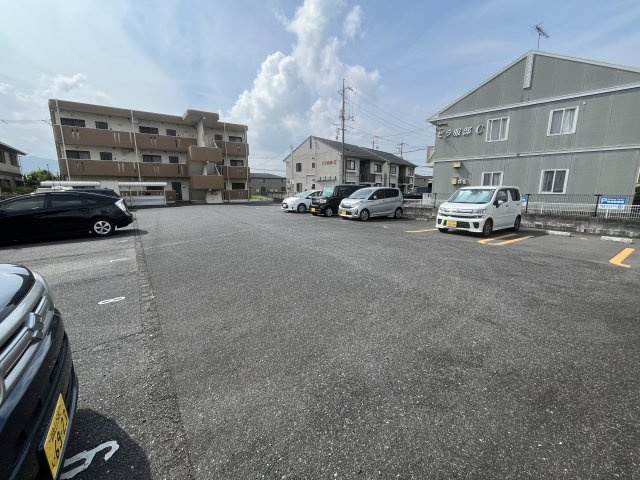 アンティムの駐車場