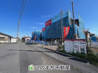 【前面道路含む現地写真】 | タマタウン若木町 | 前面道路も広くお車の出し入れもスムーズに行えます☆
