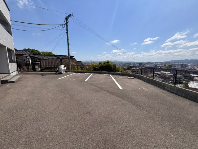 ラヴィベル南大分の駐車場