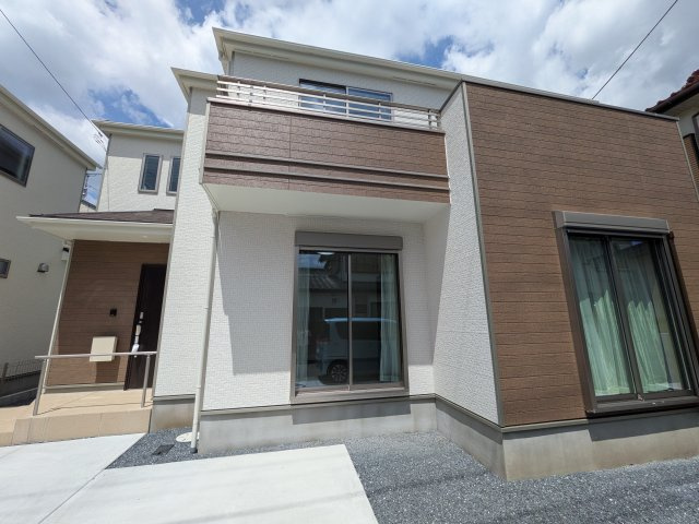 水戸市曙町1番37　新築戸建て　B号棟の前面道路含む現地写真|現地完成済で建物や駐車場、お庭も全てご覧いただけます。。
本日のご見学も可能です♪
お気軽にお電話またはお問い合わせください。