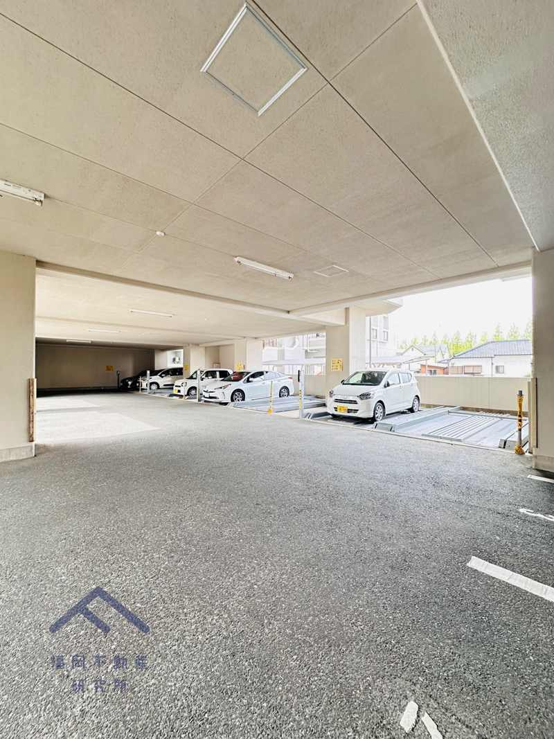 エクシーマンション佐賀駅前弐番館の駐車場