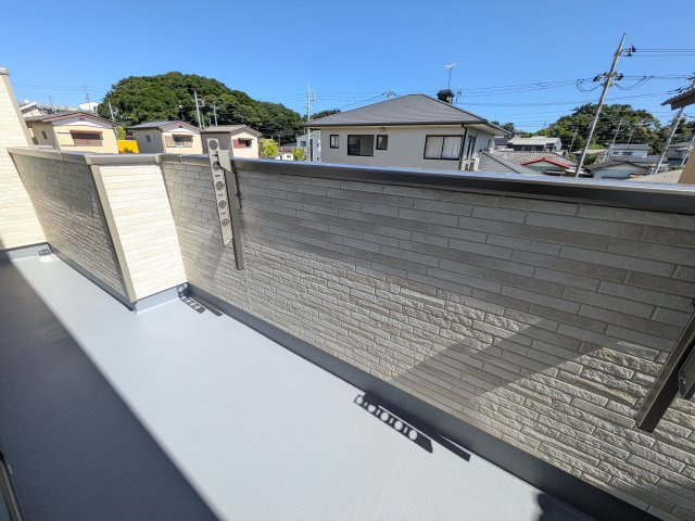 ひたちなか市相金町33番　新築戸建て　A号棟のバルコニー|洗濯物も布団もまとめて干せるワイド設計。
広々としたワイドバルコニーで、家事の効率が上がり、日々の暮らしが快適になります。