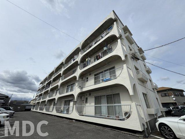アパート 徳島市上助任町天神の駐車場