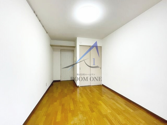 ＦＬＡＴＳ　ＳＨＩＲＯＫＡＮＥ　ＦＬＡＴＳ白金の居間・リビング|洋室のお部屋です。