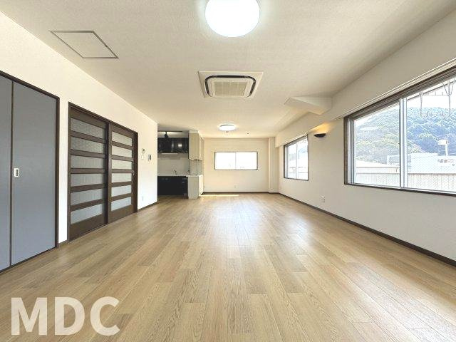 徳島市佐古四番町の賃貸マンションの居間・リビング