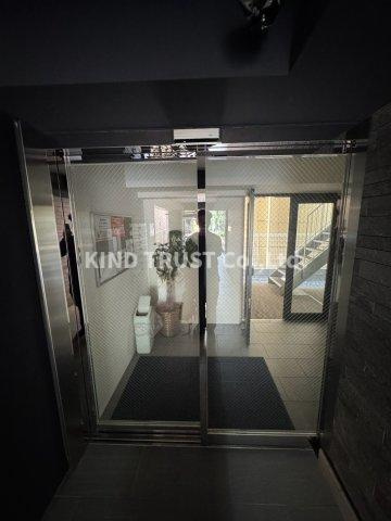 LuXe内代町のエントランス|落ち着いたエントランスです
