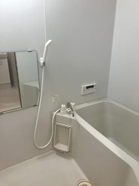 信越ビルの浴室