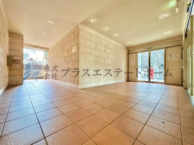 【エントランス】 | エルシア須磨海浜公園 | 石の壁とタイルのコントラストが綺麗なエントランス♪