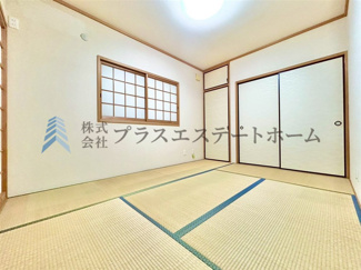 【和室】 | 垂水区西舞子3丁目戸建 | 【リフォーム前の写真です】リビング横の和室♪突然のお客様が来られても安心ですね♪