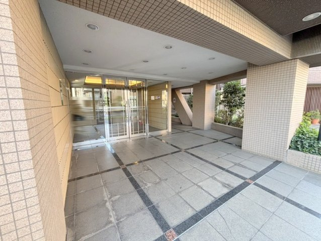 ベルシャトゥ金町のエントランス|共用部・エントランス