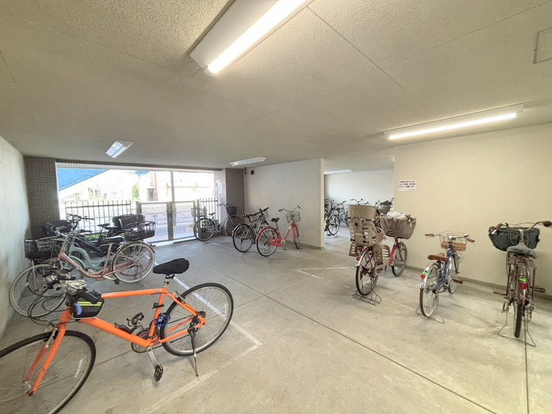 ベルシャトゥ金町の駐輪場|共用部・駐輪場
