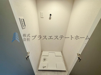 【ランドリースペース】 | シャルム長田 | 洗濯機置場♪収納型で扉で隠れるようになっています♪