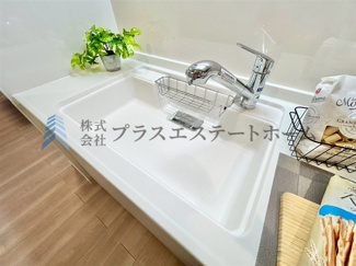 【キッチン】 | ワコーレラグナ離宮南 | 天板と一体型のシンク♪つなぎ目がないのでお掃除も楽々です♪