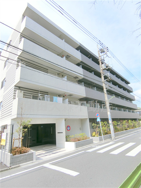 AXAS蒲田南の外観|2017年12月築　RC鉄筋コンクリート造地上5階建て総戸数86戸
京浜急行本線雑色駅徒歩7分の東京都大田区東六郷2丁目