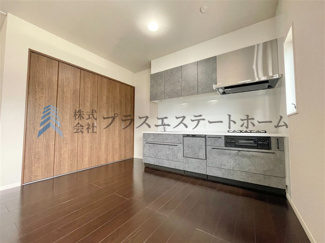 【キッチン】 | 兵庫区浜中町2丁目　事務所付き中古戸建 | 食洗器付きキッチン♪大きな収納付きです♪