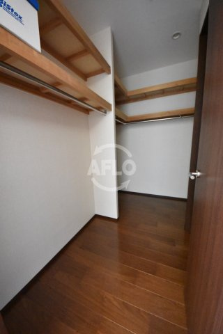 ディーグラフォート大阪NYタワー肥後橋　西船場小学校区の収納|ディーグラフォート大阪NYタワー肥後橋　ウォークインクローゼット