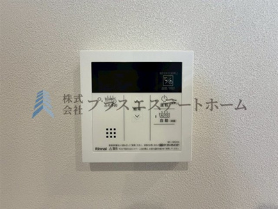 【浴室】 | 中山手コーポ | 給湯器リモコンの設置あり♪追い焚きが簡単なので、いつでも楽に入浴出来ます♪