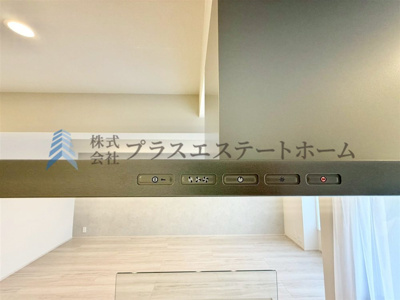 【キッチン】 | 中山手コーポ | 圧迫感を与えないスリムなデザインが魅力のレンジフードです♪