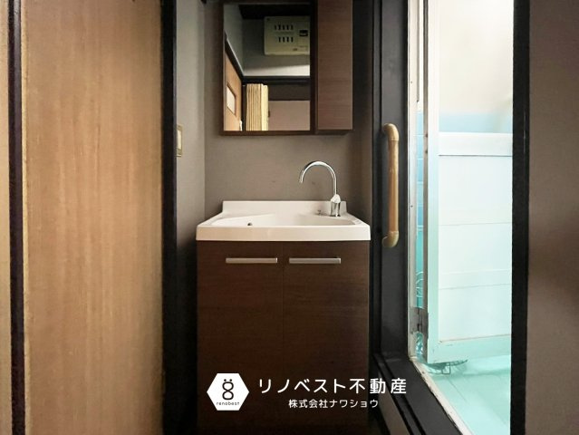東大阪市横小路町5丁目の洗面所|ブラウンのおしゃれな洗面台◎
水回り設備がまとまっており動線もスムーズ◎