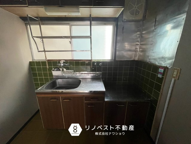東大阪市横小路町5丁目のキッチン|ご自身でコンロを設置してお使いいただけます◎
換気窓もあるので、臭いもこもりません♪