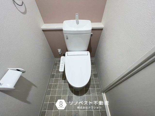 東大阪市御厨2丁目のトイレ|温水洗浄機能付きトイレ◎
一式新調済みで清潔感のある空間です♪