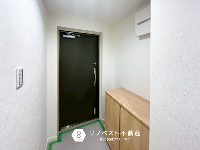 サンメゾン若江岩田の玄関|玄関には備え付けのシューズボックスがございます♪
