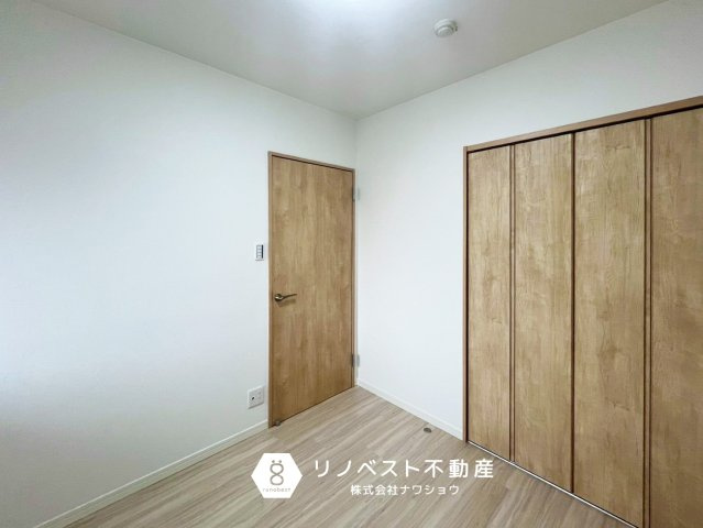 サンメゾン若江岩田の洋室|約4.1帖の洋室♪
ブラウン基調の温かみのある空間ですね◎クローゼット付き♪