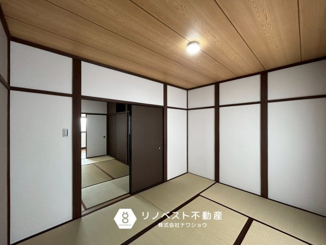 東大阪市玉串元町2丁目の和室|バルコニーに面しているから明るいです◎
建物前面が空地のため開放的です♪