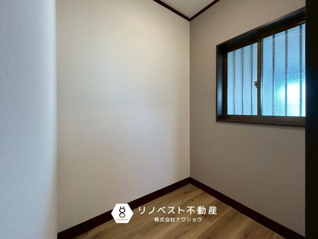 東大阪市玉串元町2丁目の収納|1階納戸。趣味道具やお子様の遊び道具を収納するのにピッタリです♪
