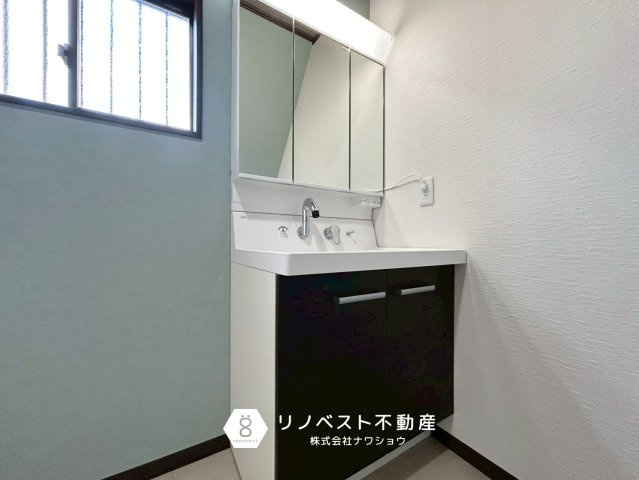 東大阪市玉串元町2丁目の洗面所|1階に洗面浴室ががございます！
帰宅後すぐに手洗いができるのが嬉しいですね♪