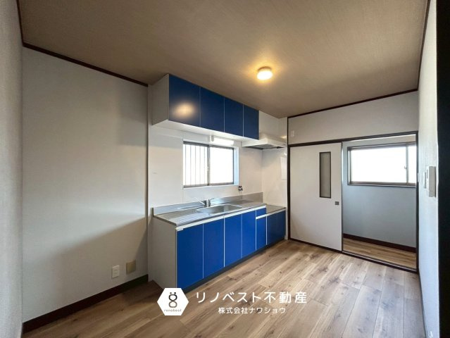 東大阪市玉串元町2丁目のキッチン|インパクトのある青のキッチン◎
インテリア次第でお洒落空間に仕上がりますね！