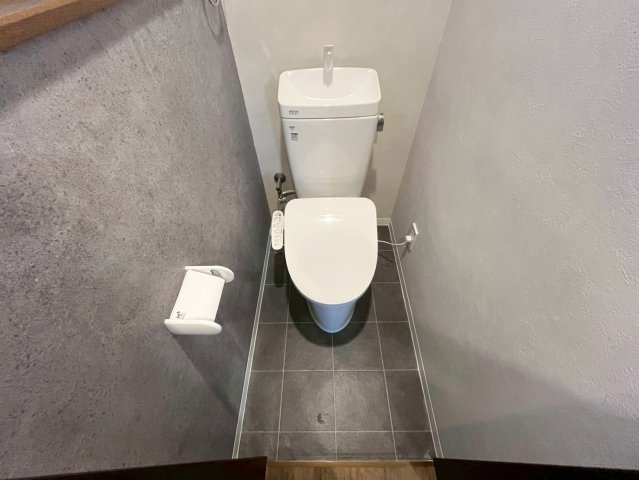 東大阪市末広町のトイレ|トイレは1階と2階にございます。