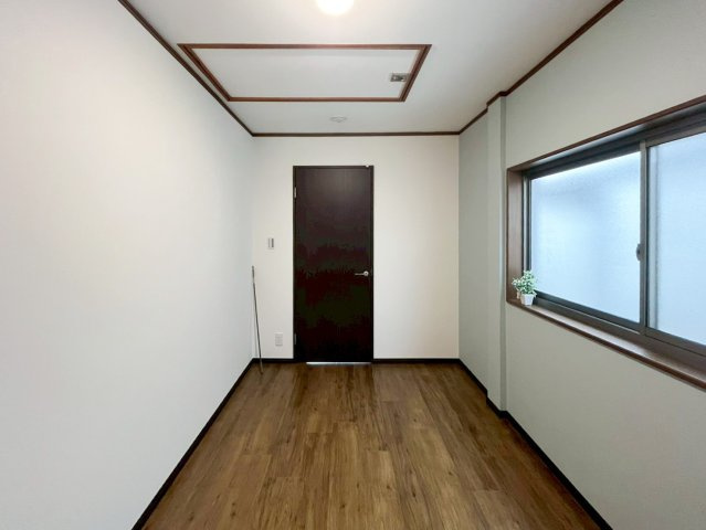 東大阪市末広町の洋室|換気は1回数分を1日数回に分けるほうが、長時間開けっ放しにするより効率的に空気が入れ替わります♪