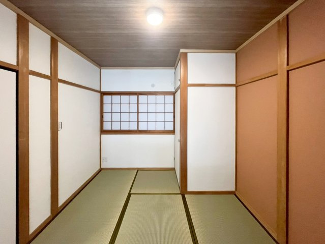 東大阪市末広町の和室|畳は湿気を吸放出する調湿効果があるため、天気の良い日は窓を開けて風を通すと長持ちします◎