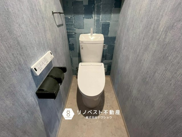 プレジデント東大阪第1棟のトイレ|デニム調のトイレは、珍しく個性が溢れております♪
