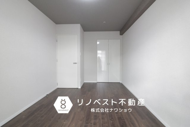 クレール八戸ノ里ソレイユの洋室|約7.1帖の洋室。
ウォークインクローゼット完備で、夫婦の寝室におすすめ♪