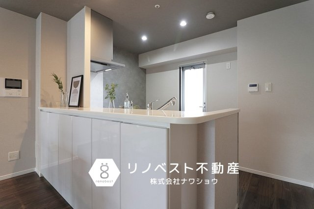 クレール八戸ノ里ソレイユのキッチン|カウンターキッチン前面にも収納完備◎
書類や食器類の収納に便利！