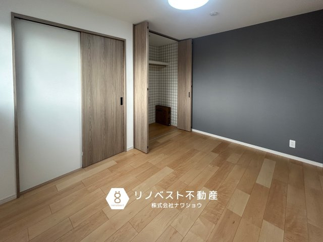 東大阪市中小阪1丁目の洋室|アクセントクロスが印象的♪長方形の間取りで家具のレイアウトがしやすいです◎