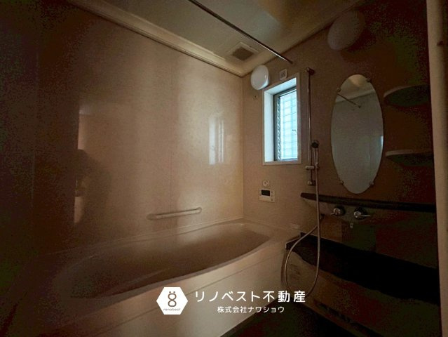 東大阪市花園東町3丁目の浴室|電気を点けると明るいバスルームに♪
追い炊き機能付きなので、入浴時間に時差のあるご家族も安心♪