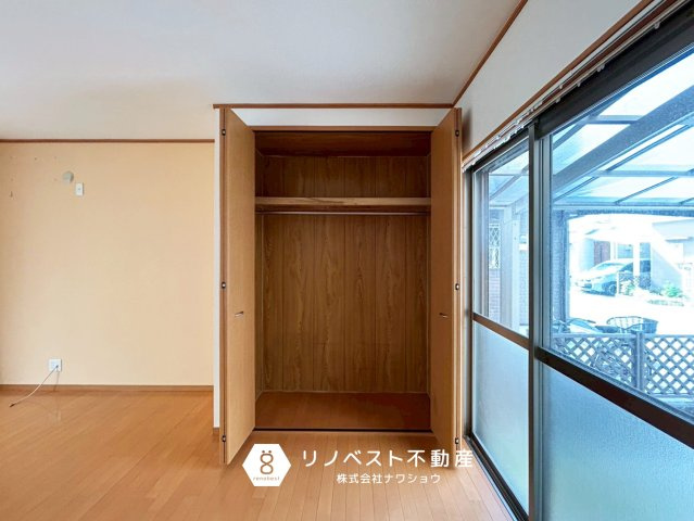 東大阪市花園東町3丁目の収納|LDKの収納は日用品のストックや掃除用具、お子様のおもちゃなど使用頻度の高い物の収納に向いていますね◎