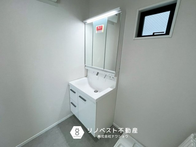 東大阪市岩田町1丁目　G号地の洗面所|掃除のしやすい独立洗面台です。
収納も十分についております！