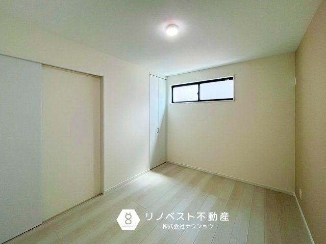 東大阪市岩田町1丁目　G号地の洋室|本棚を隣室との壁際に配置すると、本が吸音材代わりになり音漏れを軽減できます♪