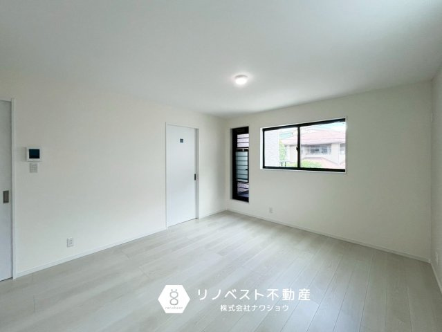 東大阪市岩田町1丁目　G号地の居間・リビング|洗面横にバルコニーがあるから洗濯物を干すまでの導線もできてます。